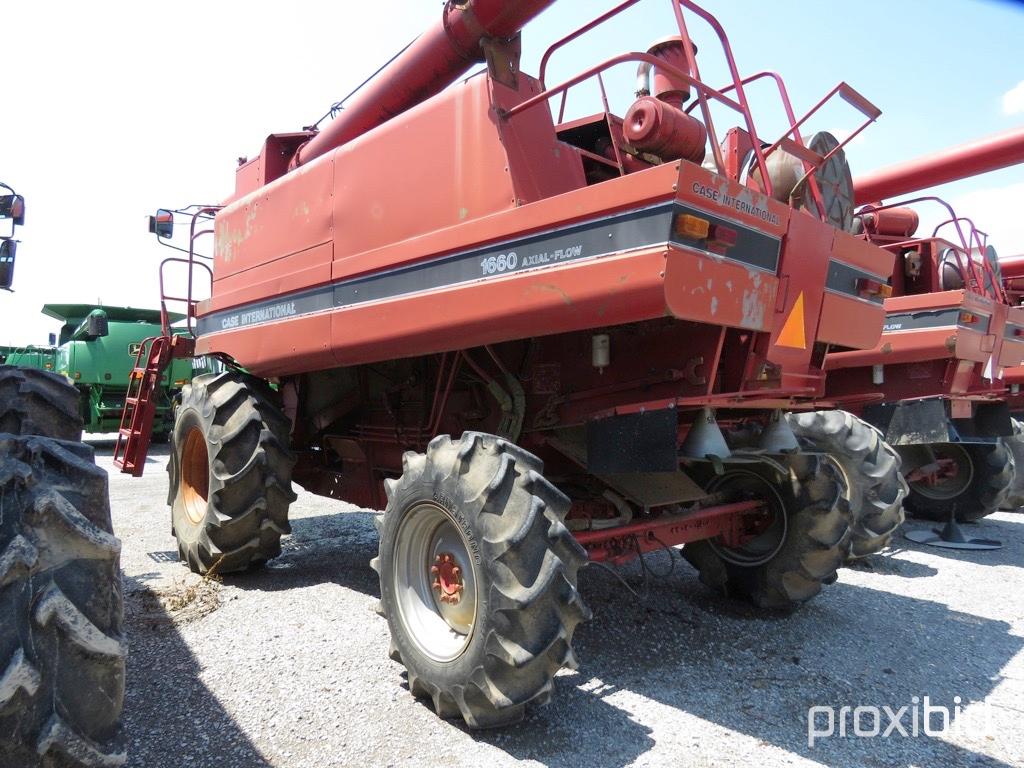 1660 Case IH Combine
