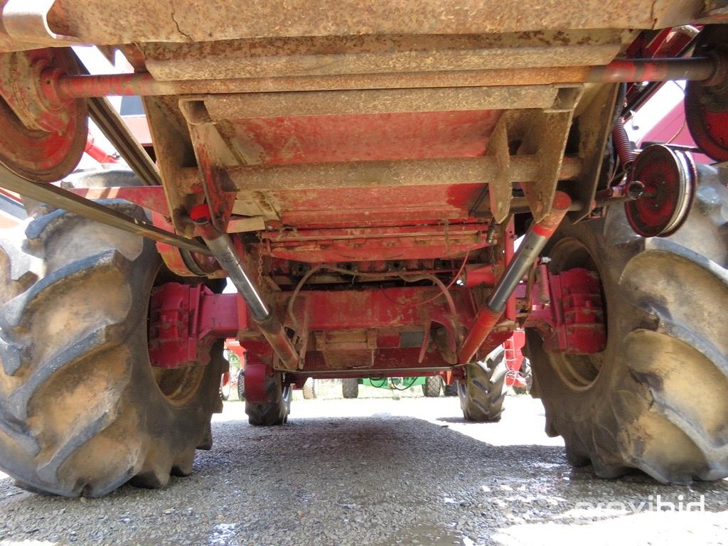 1660 Case IH Combine