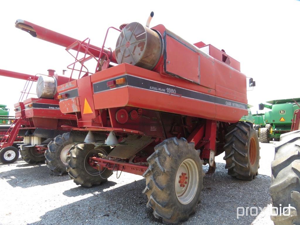1660 Case IH Combine