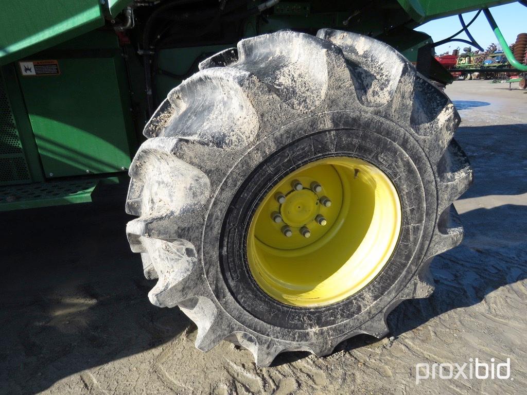 S690 JD combine, 520/85R42 R2 duals, 710/65R26 rear, 4 wh., prem. cab, 260 screen, Pro Drive, Contou
