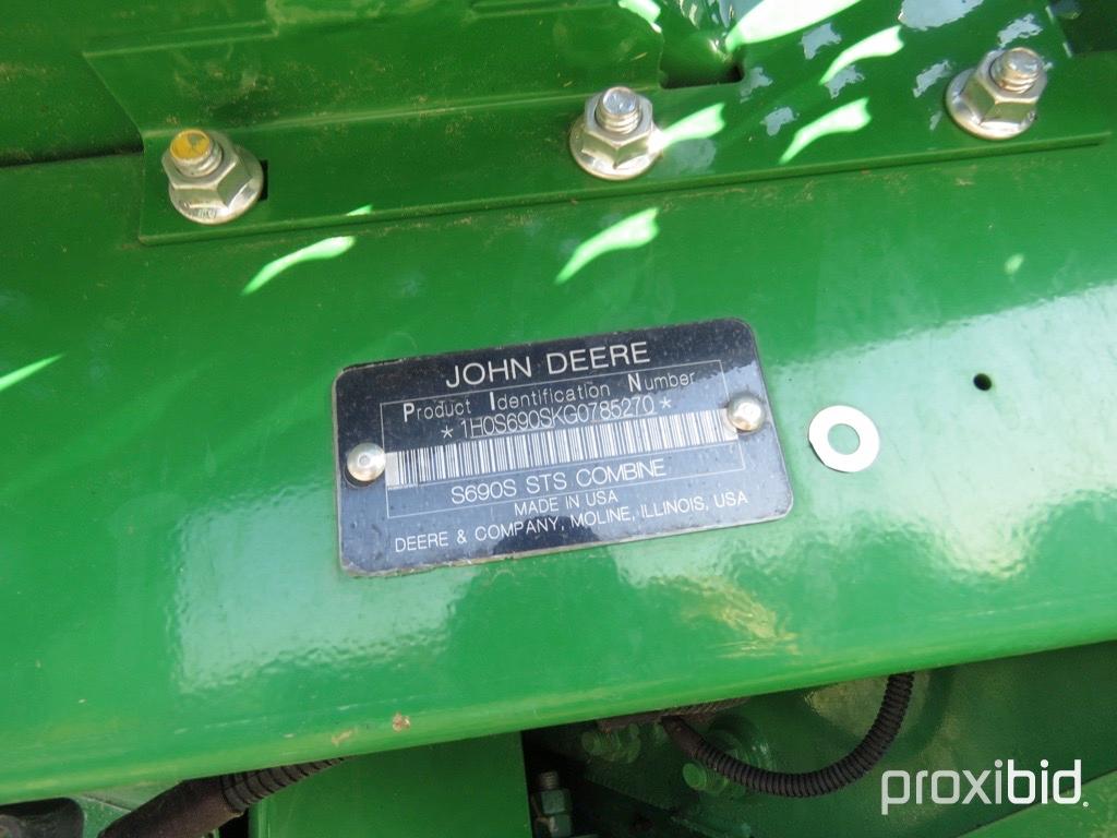 S690 JD combine, 520/85R42 R2 duals, 710/65R26 rear, 4 wh., prem. cab, 260 screen, Pro Drive, Contou