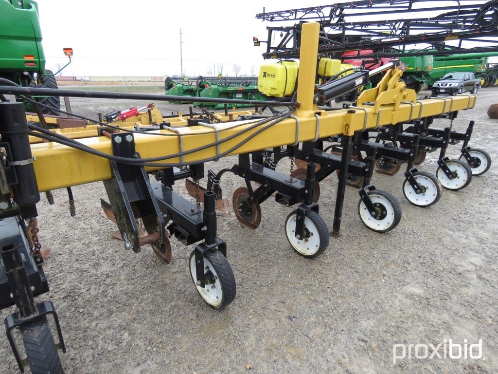 12 row Landoll cultivator on Orthman bar, 36" spac.