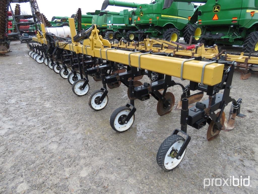 12 row Landoll cultivator on Orthman bar, 36" spac.