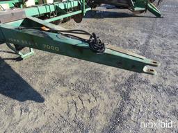 7000 JD 8 row planter, pull type