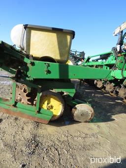 7000 JD 8 row planter, pull type