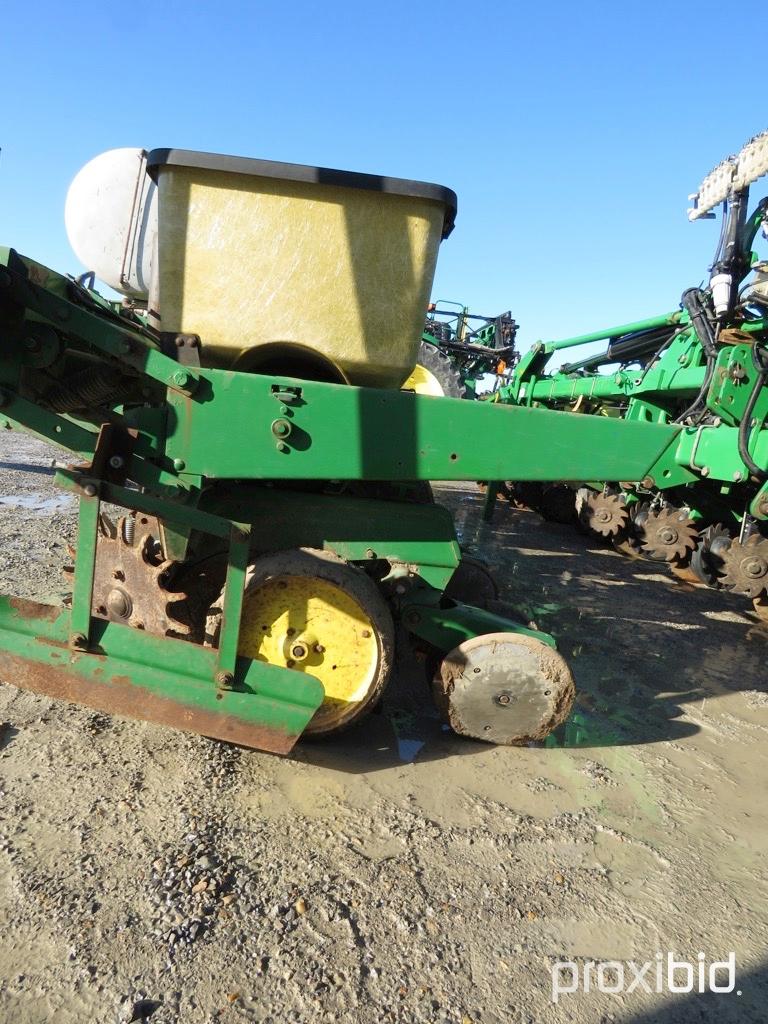 7000 JD 8 row planter, pull type
