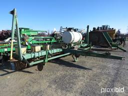7000 JD 8 row planter, pull type