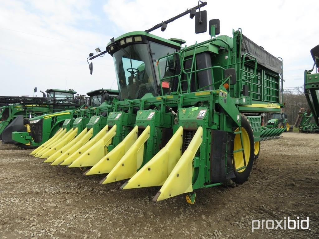 9996 JOHN DEERE COTTON PICKER