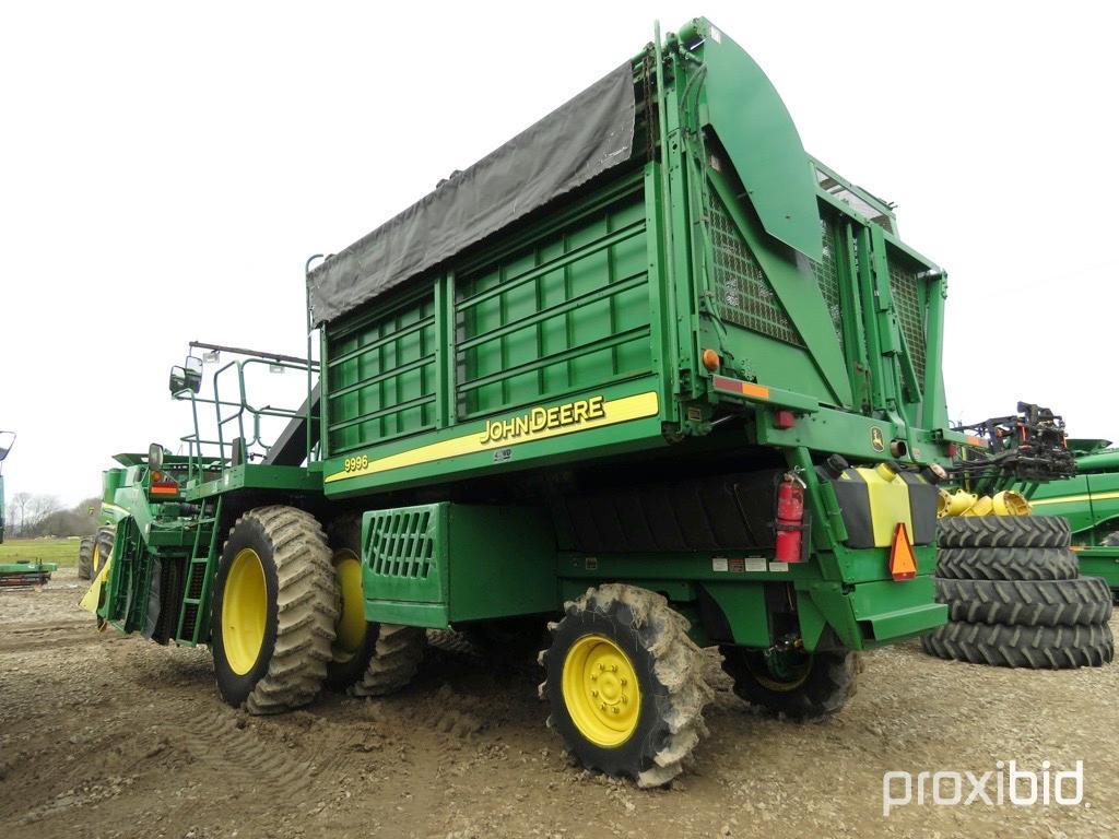 9996 JOHN DEERE COTTON PICKER