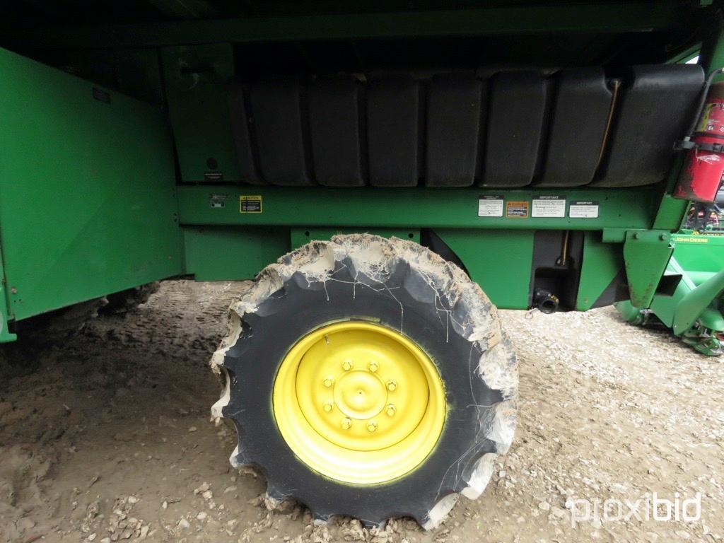 9996 JOHN DEERE COTTON PICKER