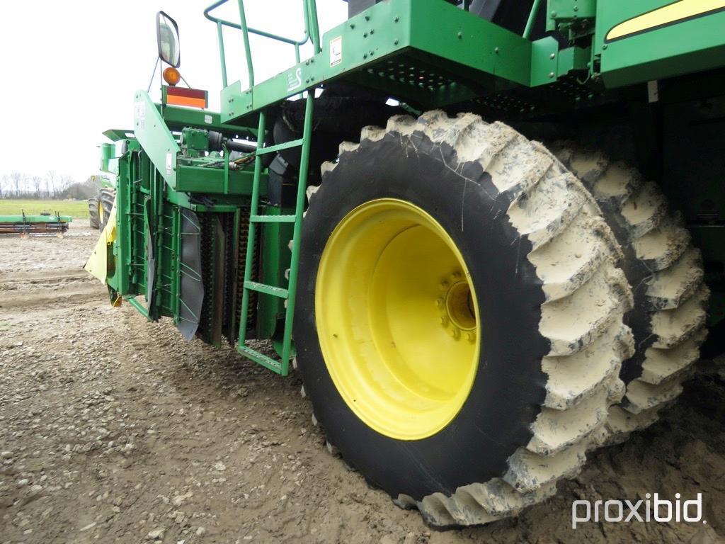 9996 JOHN DEERE COTTON PICKER