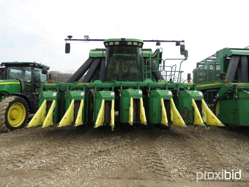 9996 JOHN DEERE COTTON PICKER