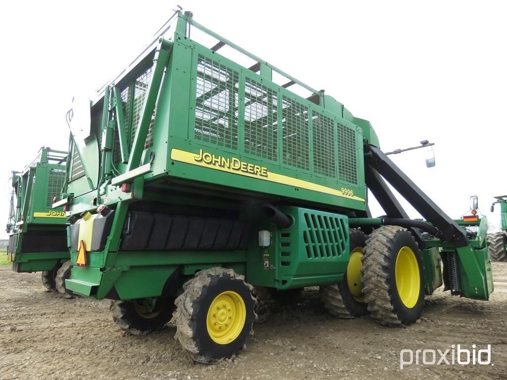 9996 JOHN DEERE COTTON PICKER
