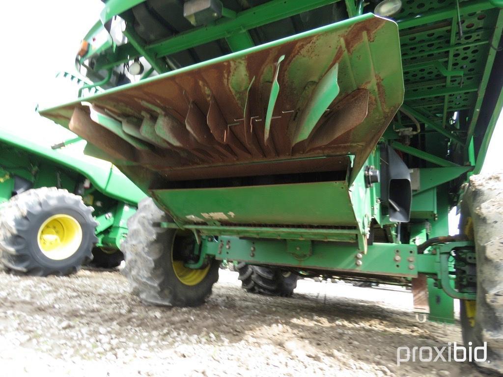 9760 STS JOHN DEERE COMBINE
