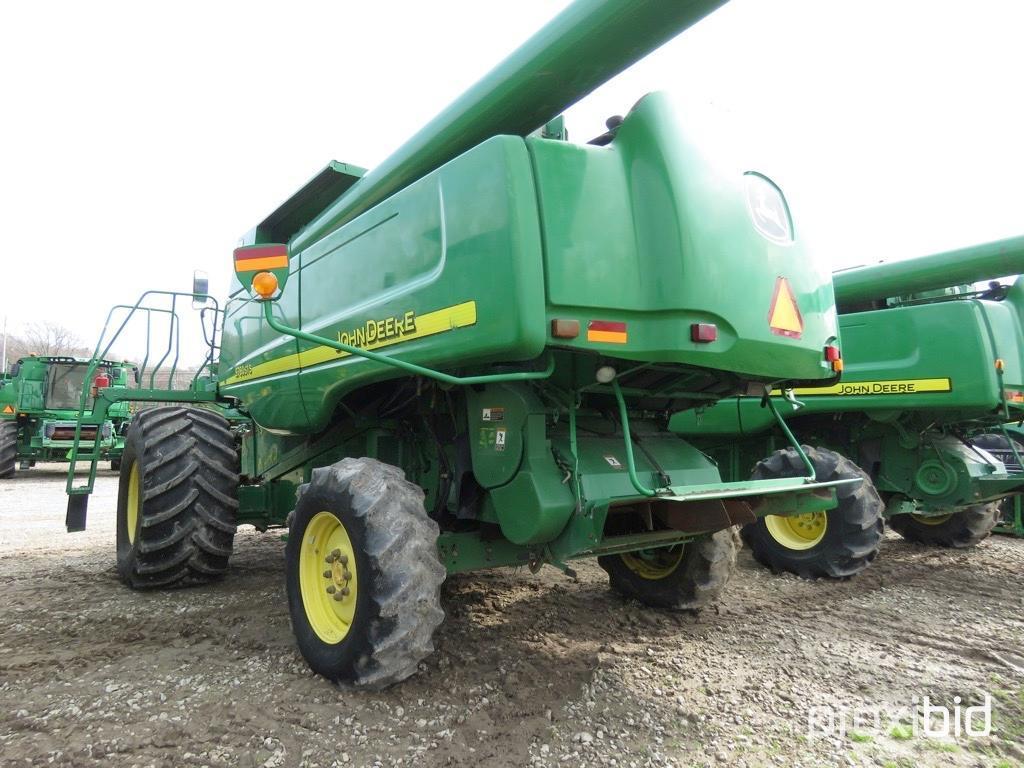 9760 STS JOHN DEERE COMBINE