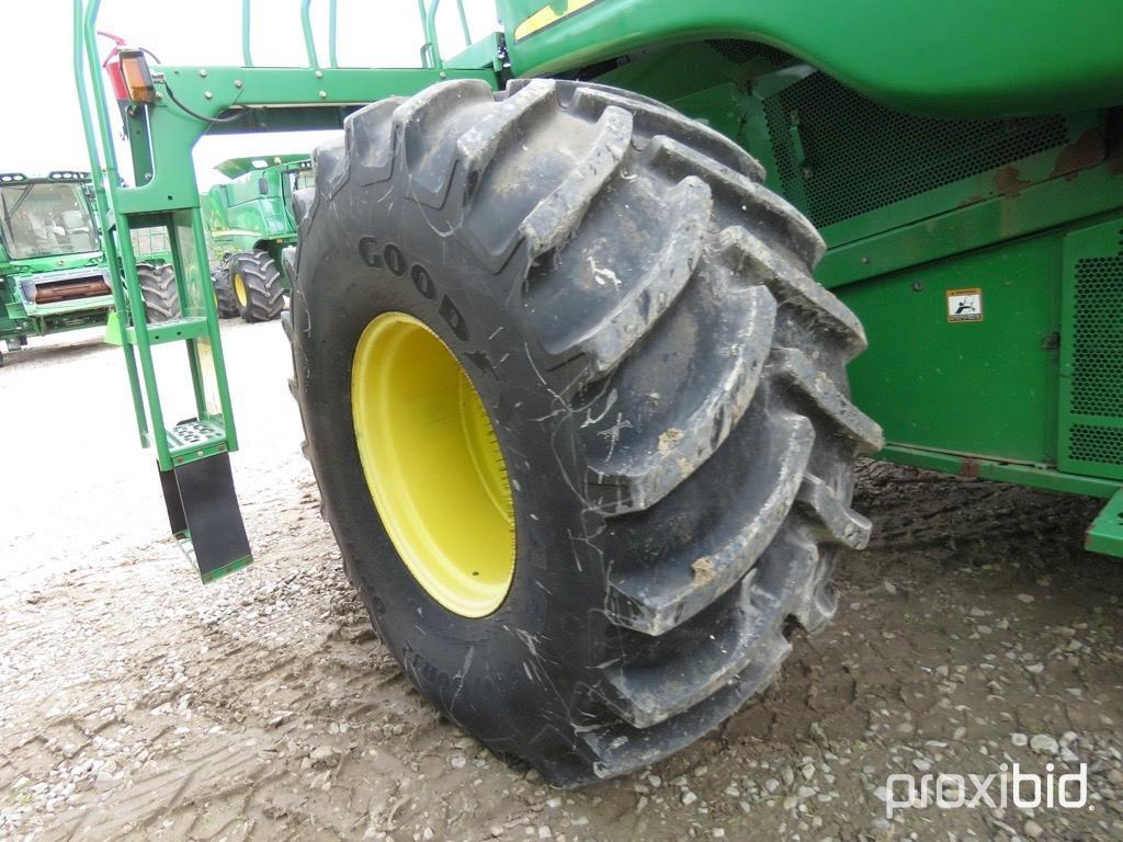 9760 STS JOHN DEERE COMBINE