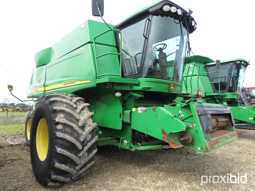 9760 STS JOHN DEERE COMBINE