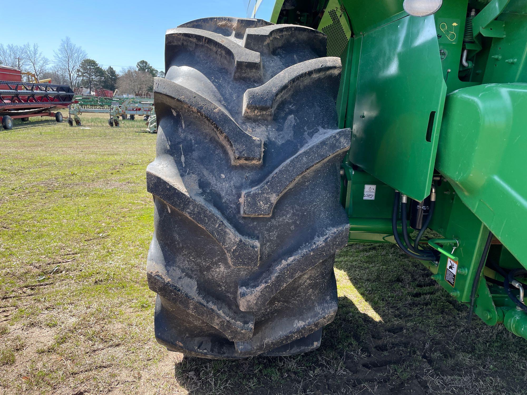 S670 JOHN DEERE COMBINE