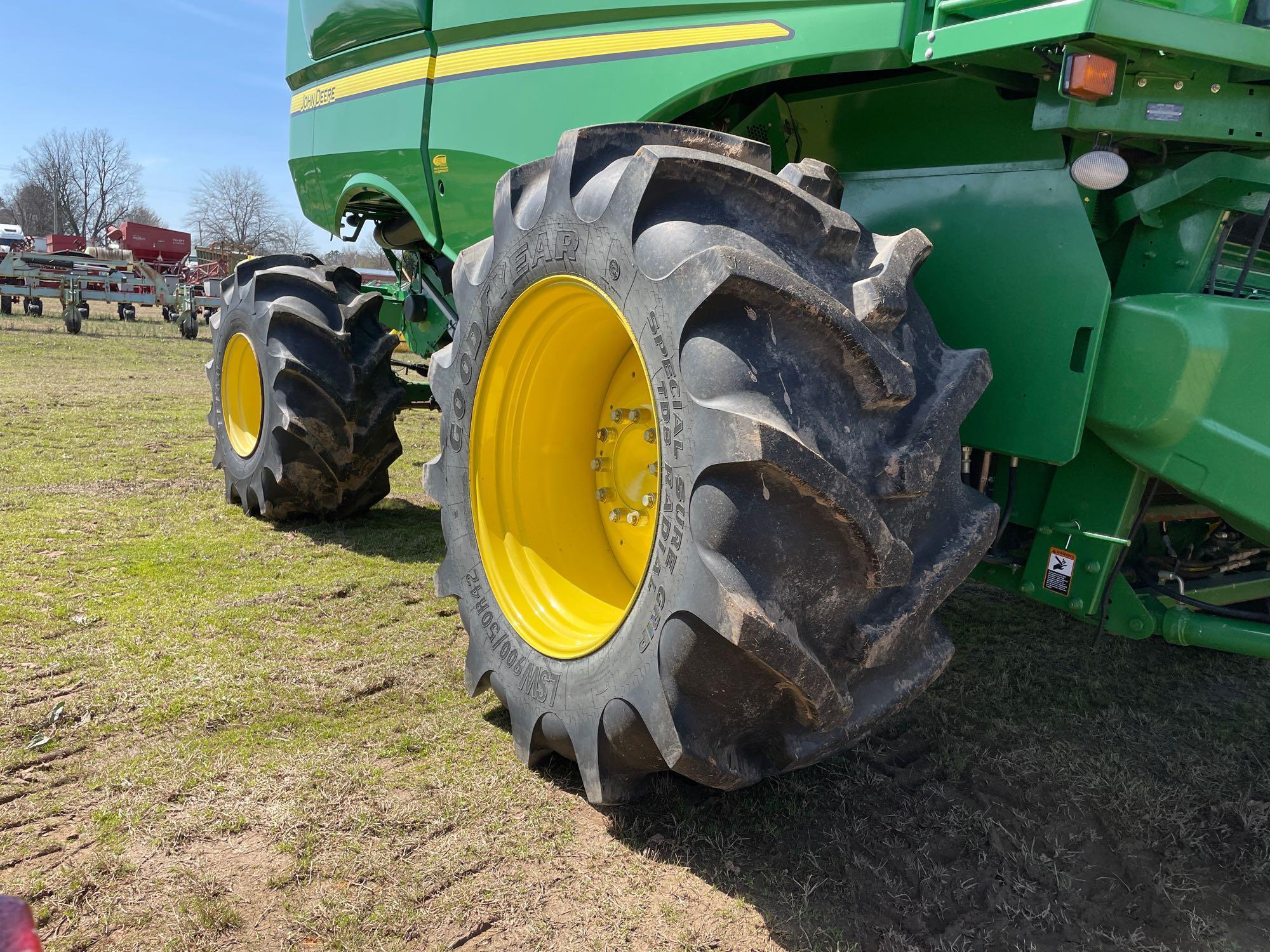 S670 JOHN DEERE COMBINE