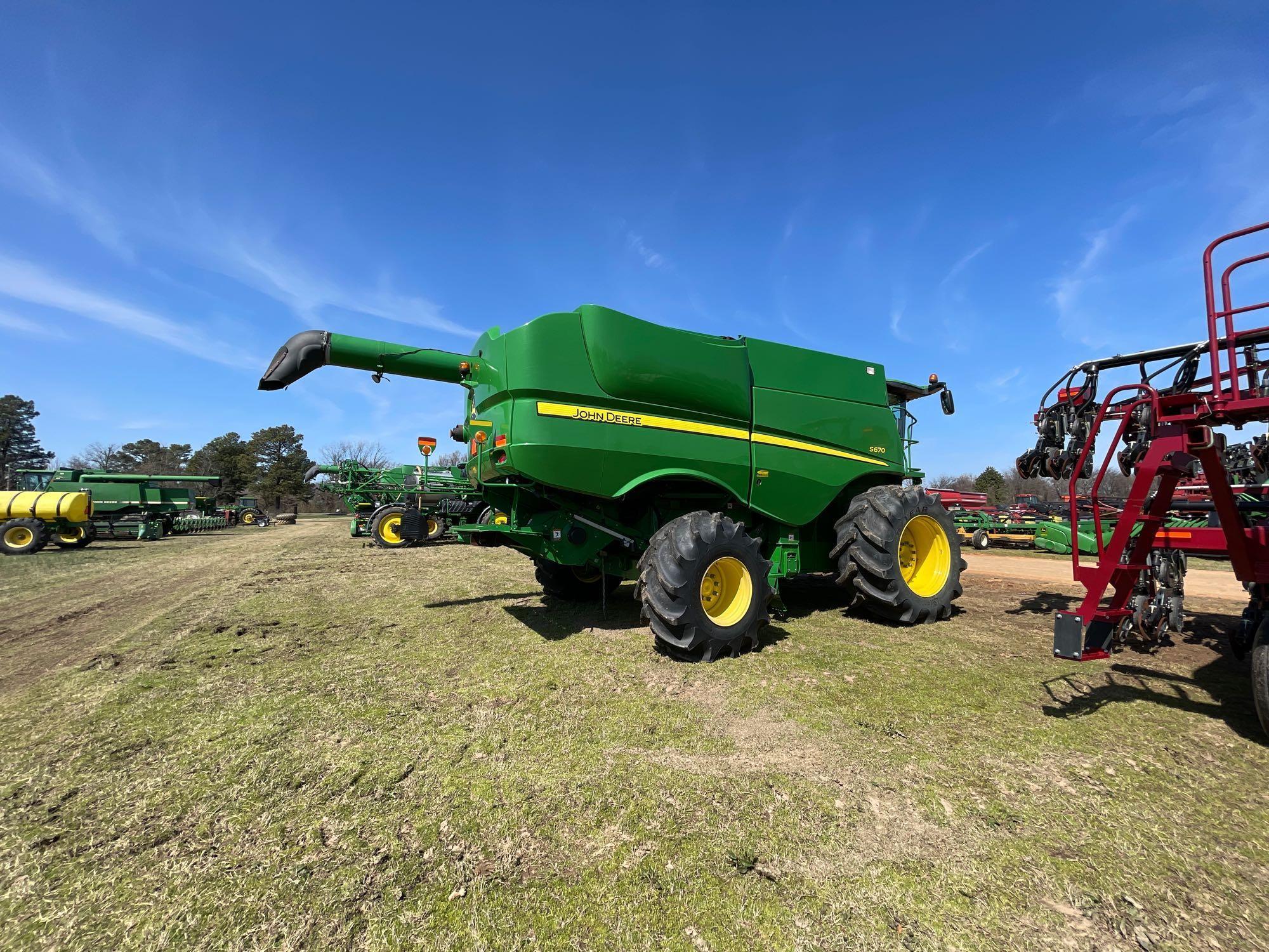 S670 JOHN DEERE COMBINE