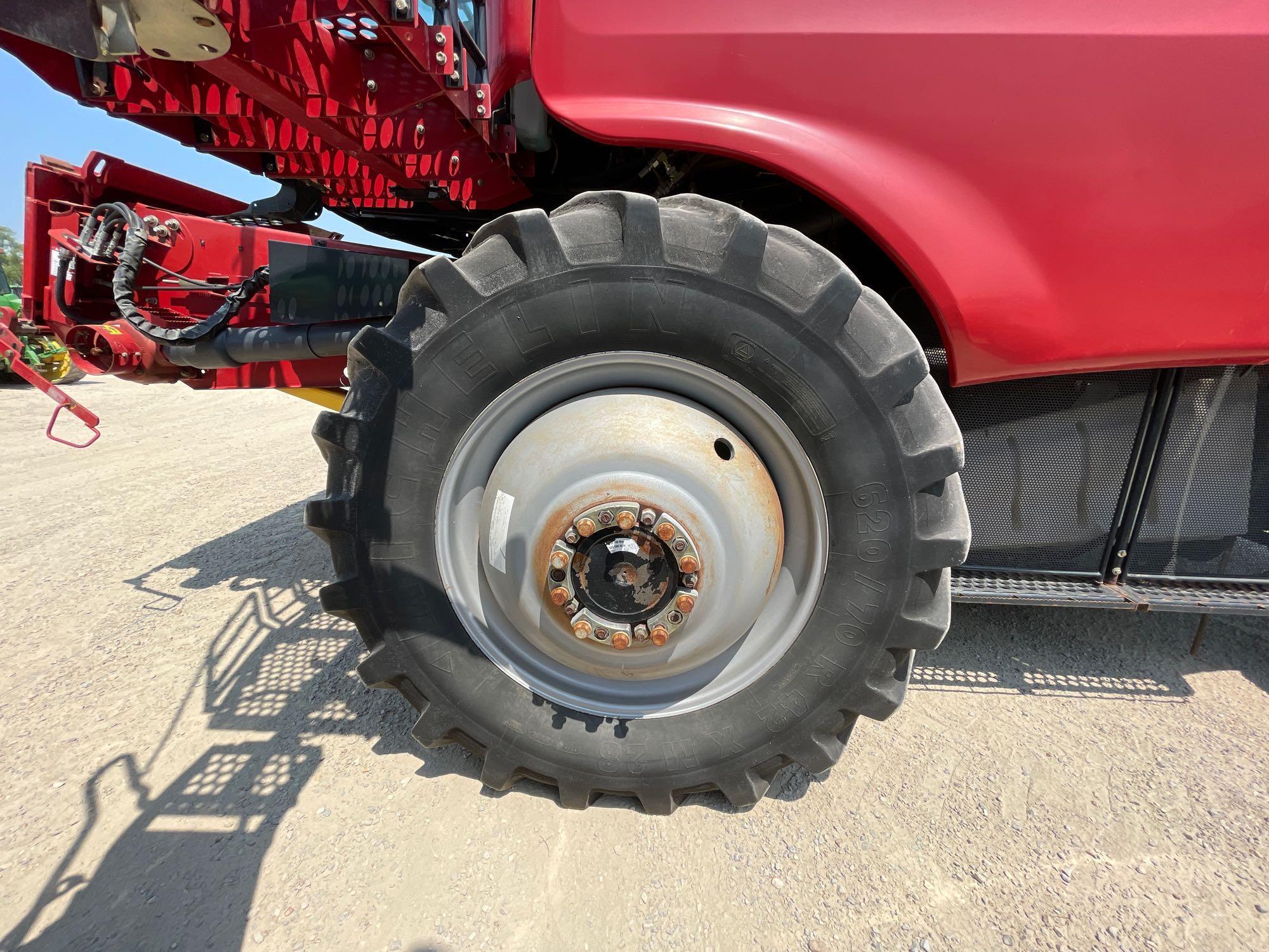 7010 CASE IH COMBINE, GETTING WATER IN OIL