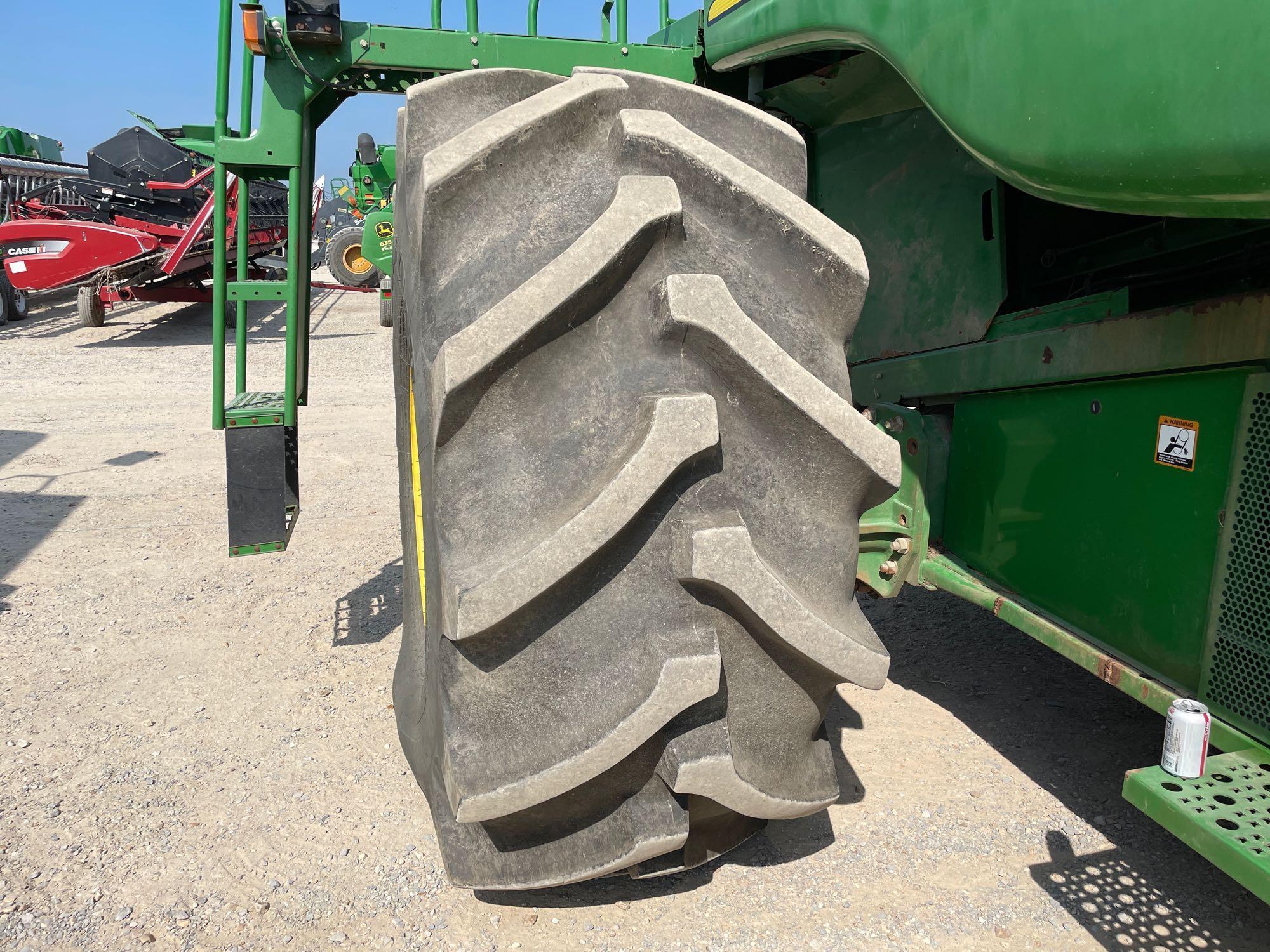 9860 STS JOHN DEERE COMBINE, 2004 YR., DOES NOT RUN