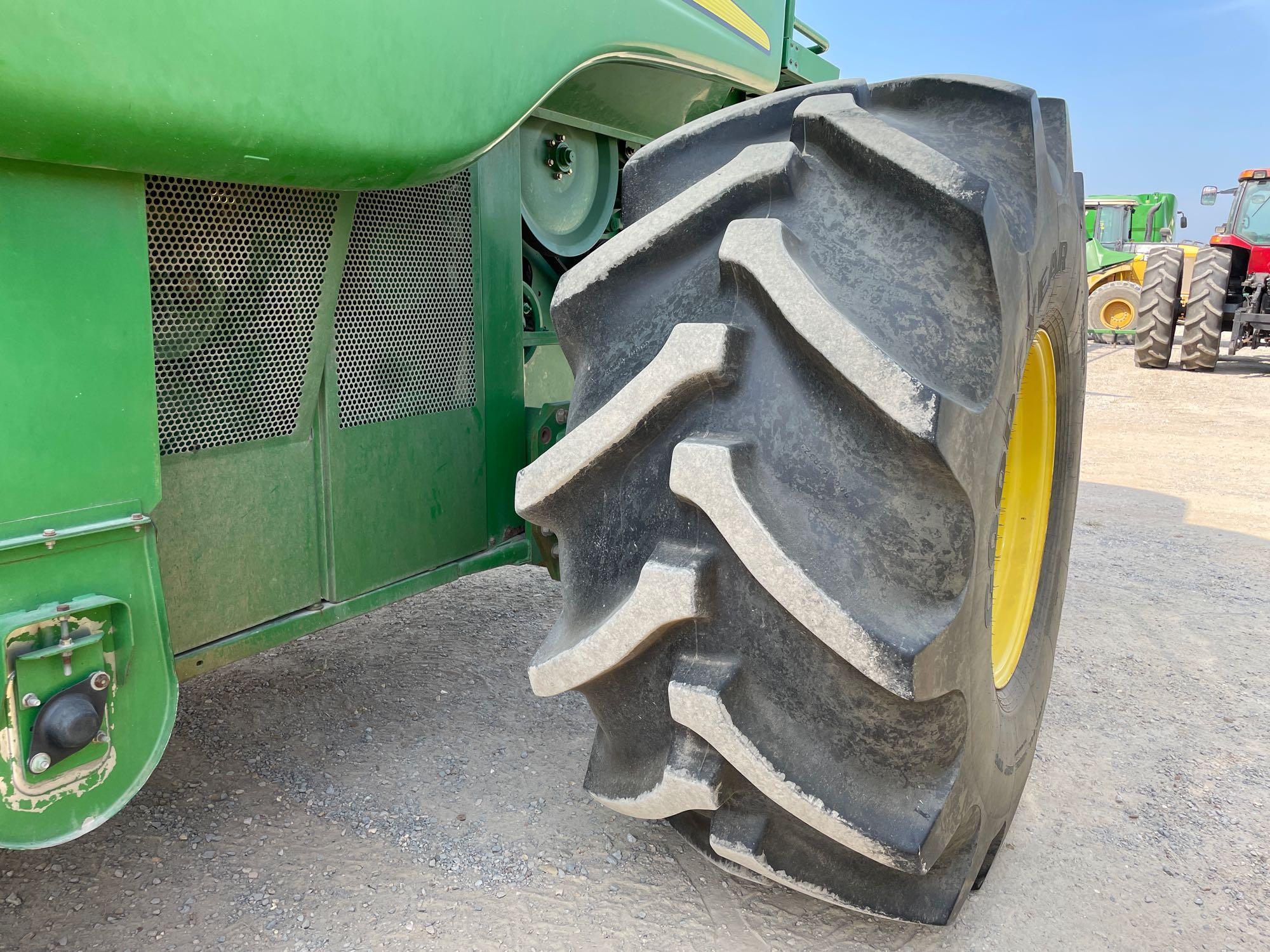9860 STS JOHN DEERE COMBINE, 2004 YR., DOES NOT RUN