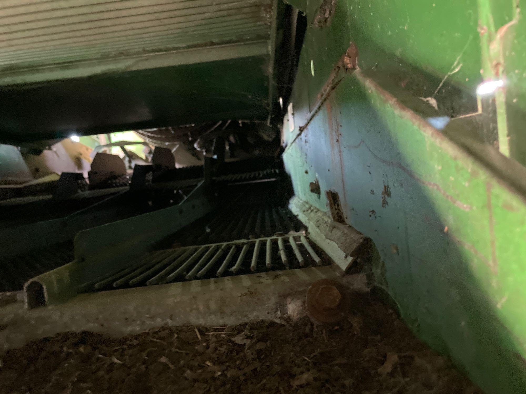 9860 STS JOHN DEERE COMBINE, 2004 YR., DOES NOT RUN