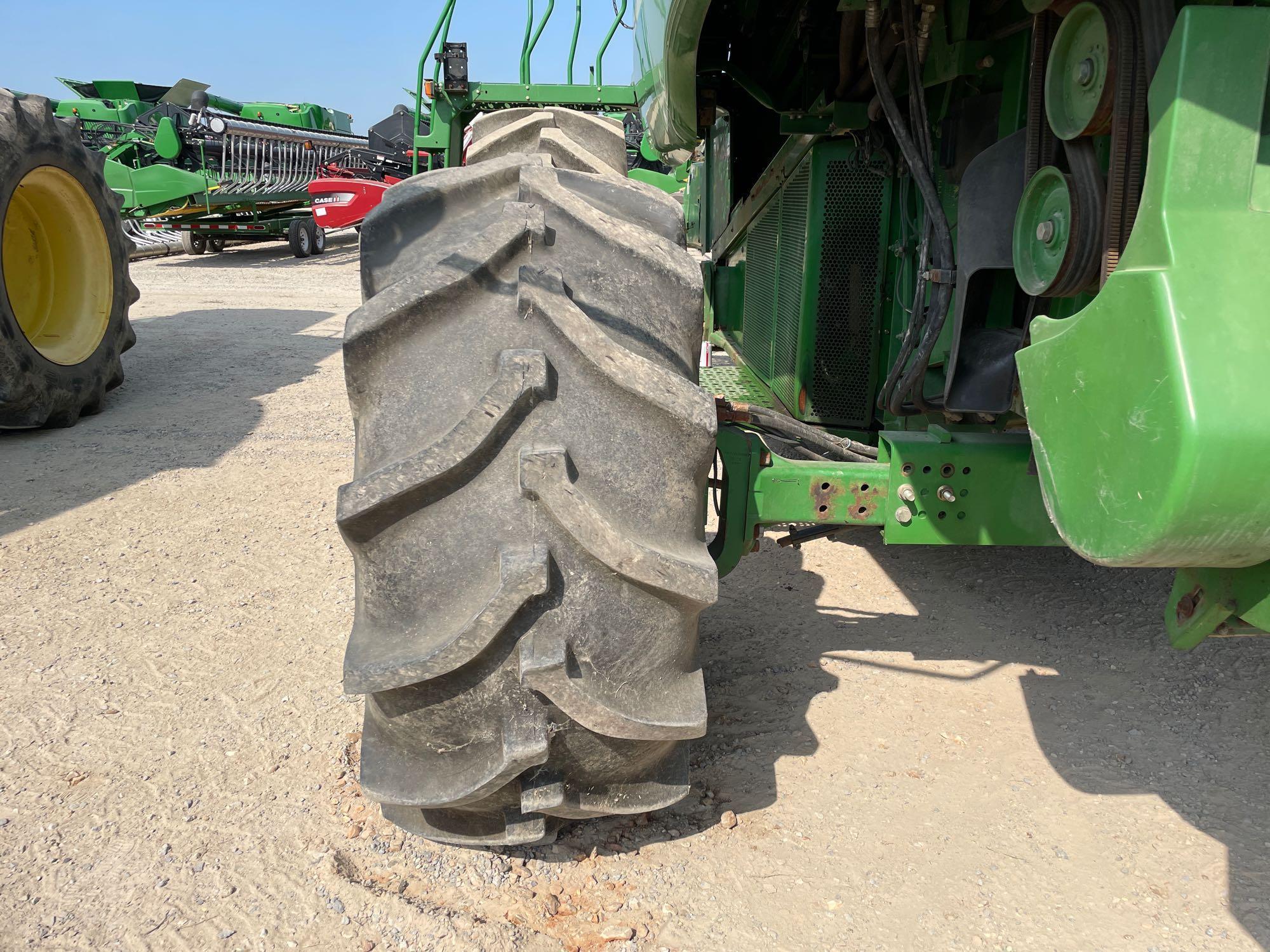 9860 STS JOHN DEERE COMBINE, 2004 YR., DOES NOT RUN