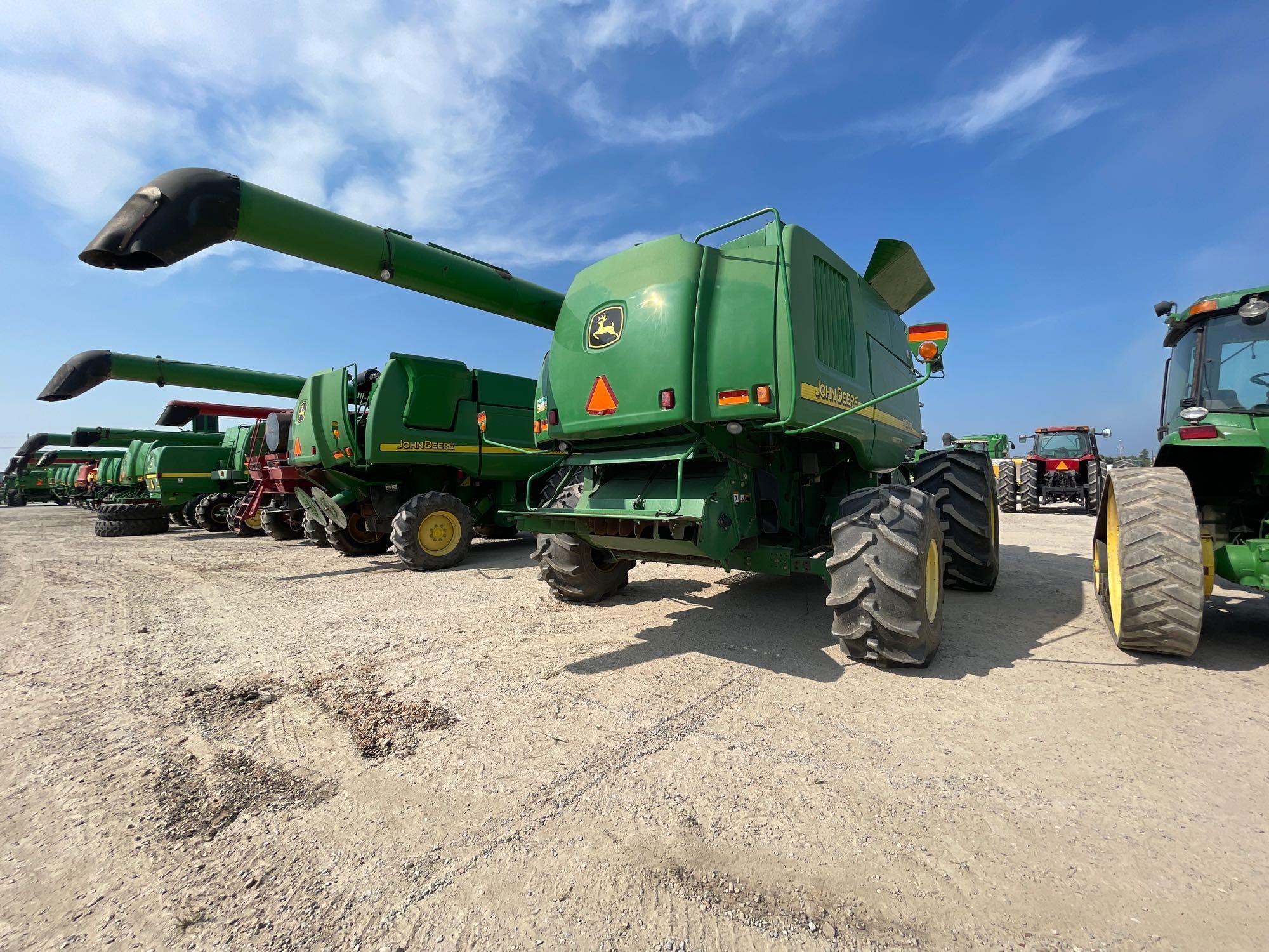 9860 STS JOHN DEERE COMBINE, 2004 YR., DOES NOT RUN