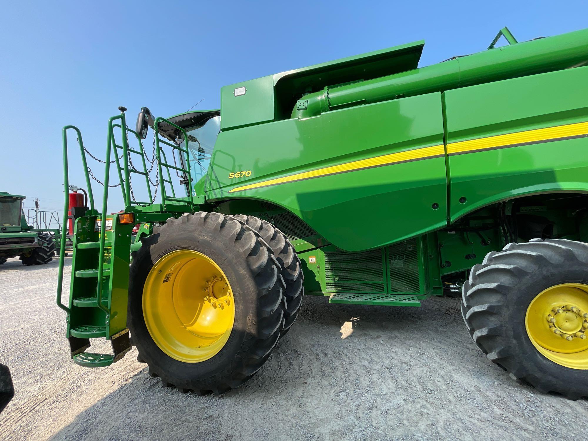 S670 JOHN DEERE COMBINE, 2013 YR.