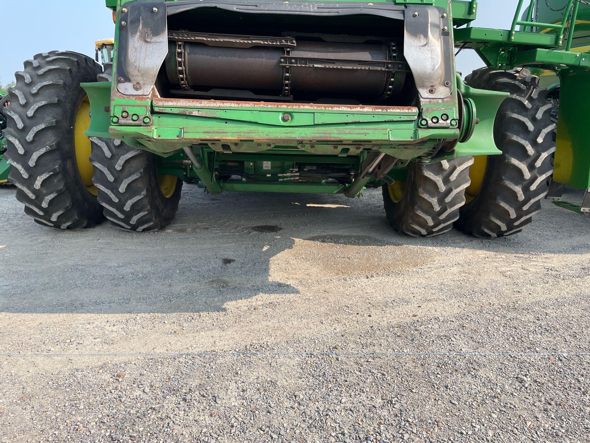 S670 JOHN DEERE COMBINE, 2013 YR.