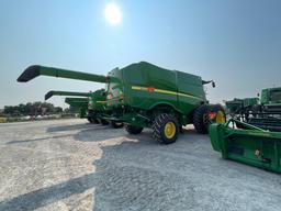 S670 JOHN DEERE COMBINE, 2013 YR.