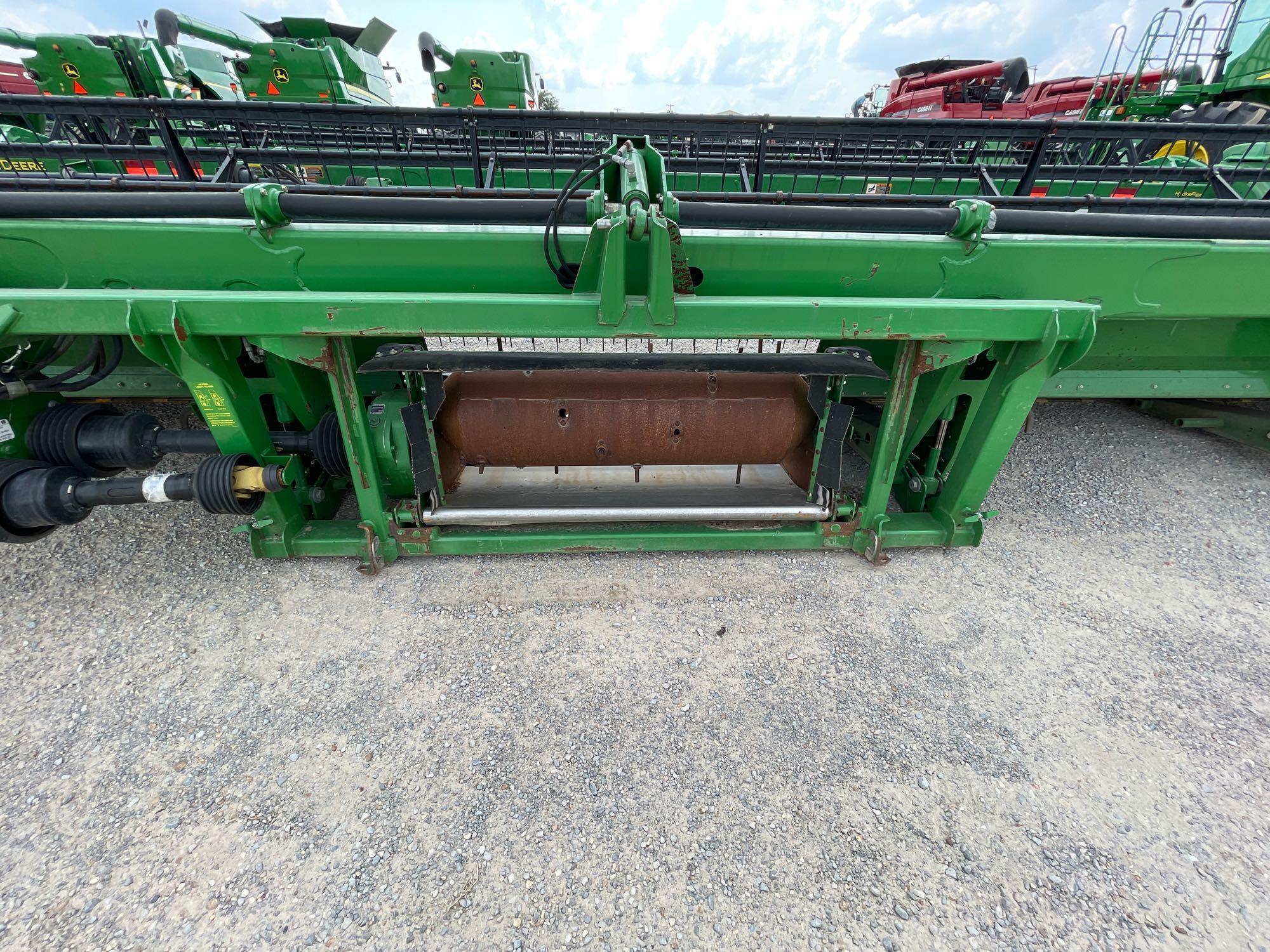 635D JOHN DEERE DRAPER PLATFORM, 2013 YR.