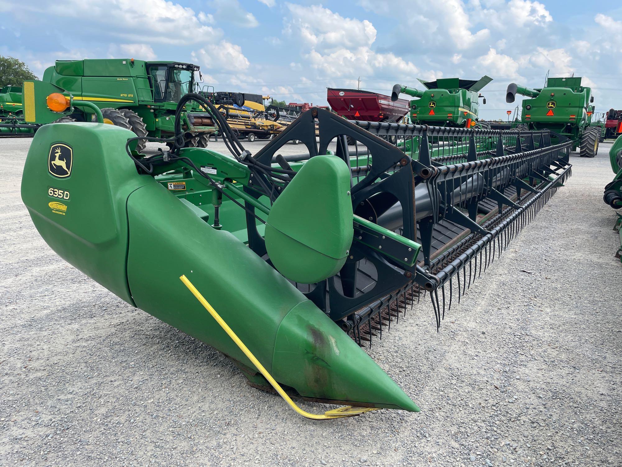 635D JOHN DEERE DRAPER PLATFORM, 2013 YR.