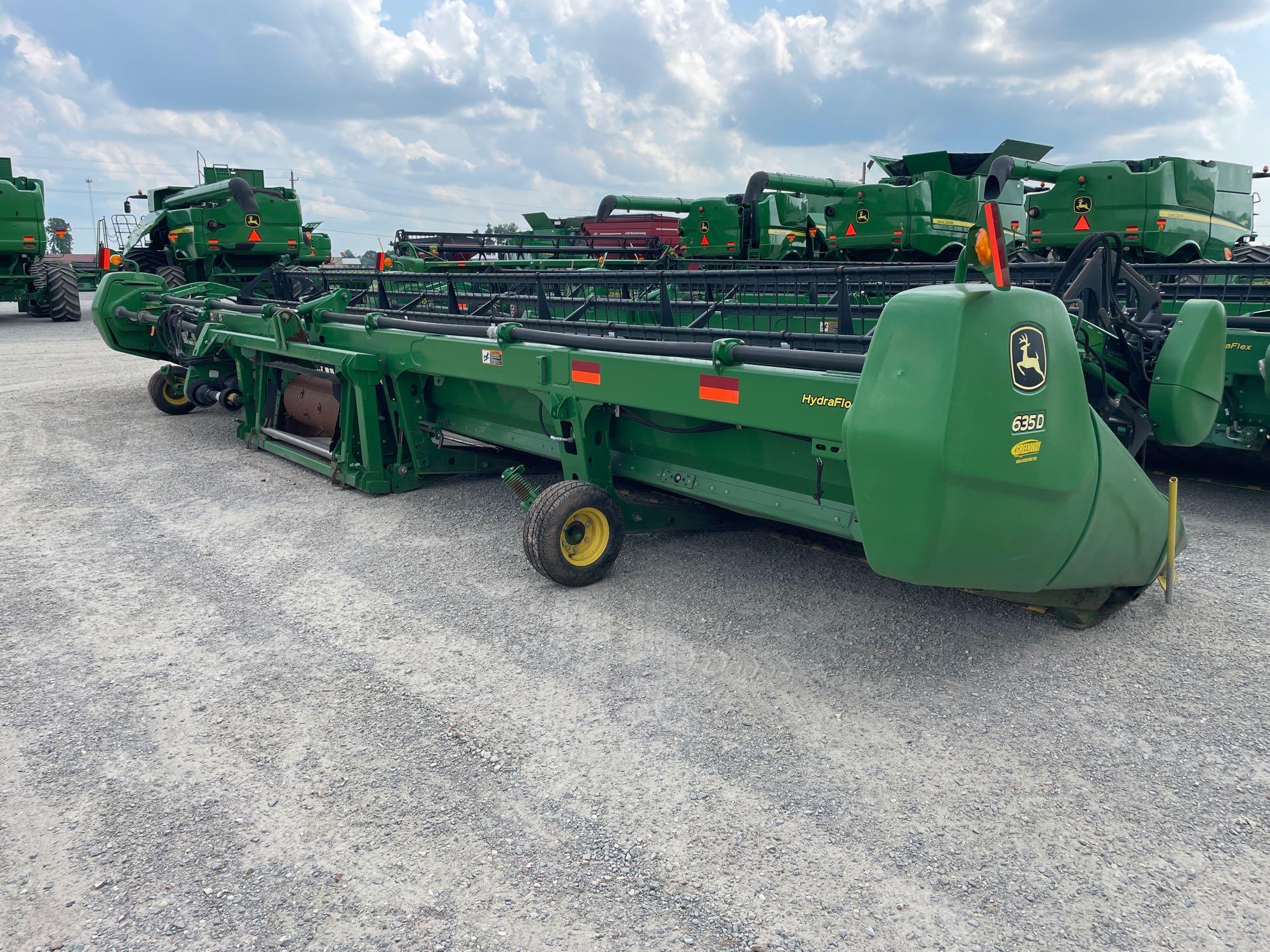 635D JOHN DEERE DRAPER PLATFORM, 2013 YR.