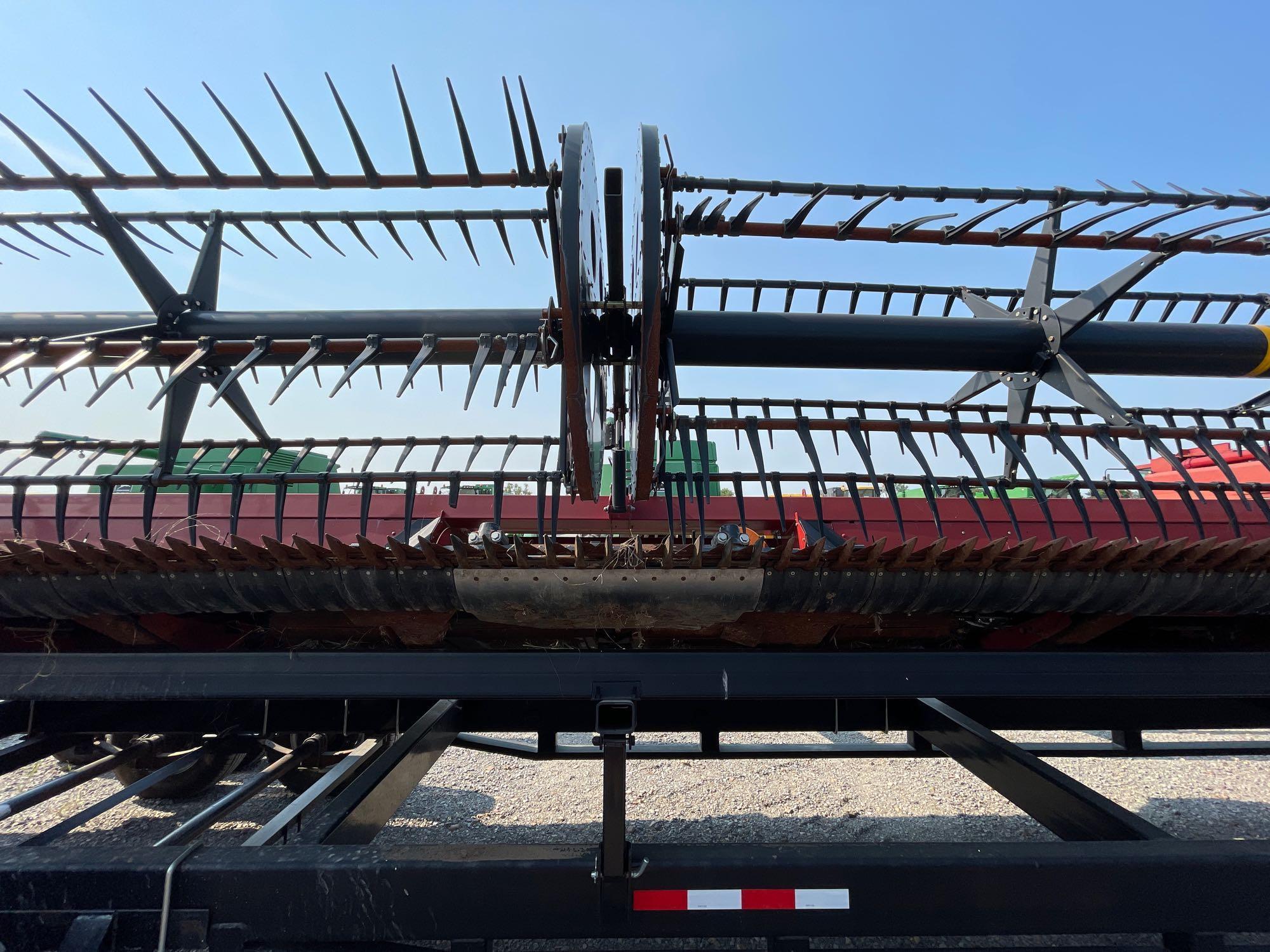 CASE IH DRAPER PLATFORM, 2015 YR.