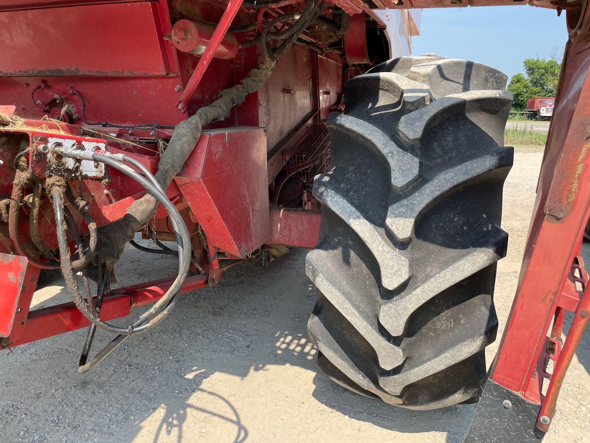 1688 CASE IH COMBINE