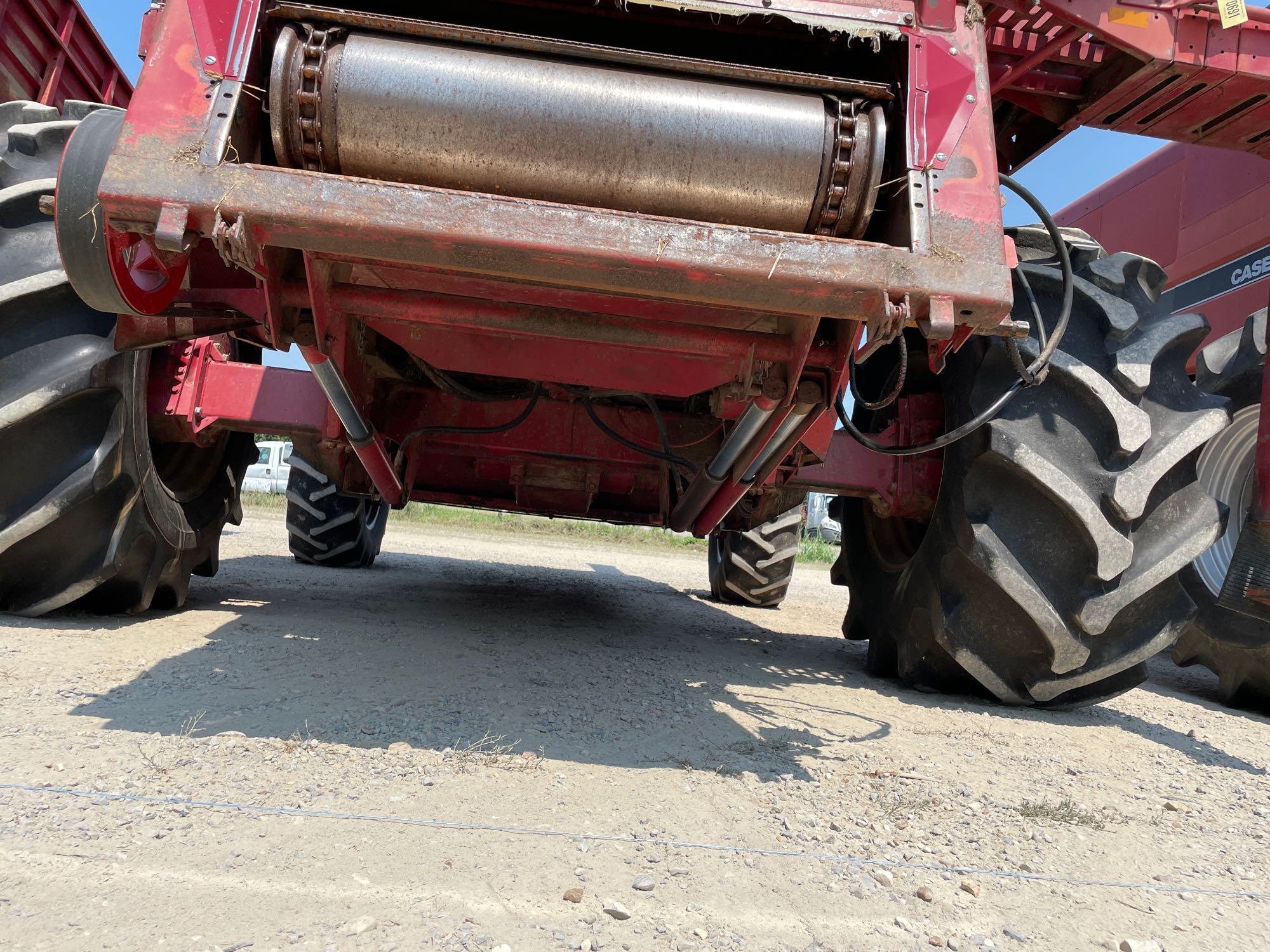1688 CASE IH COMBINE