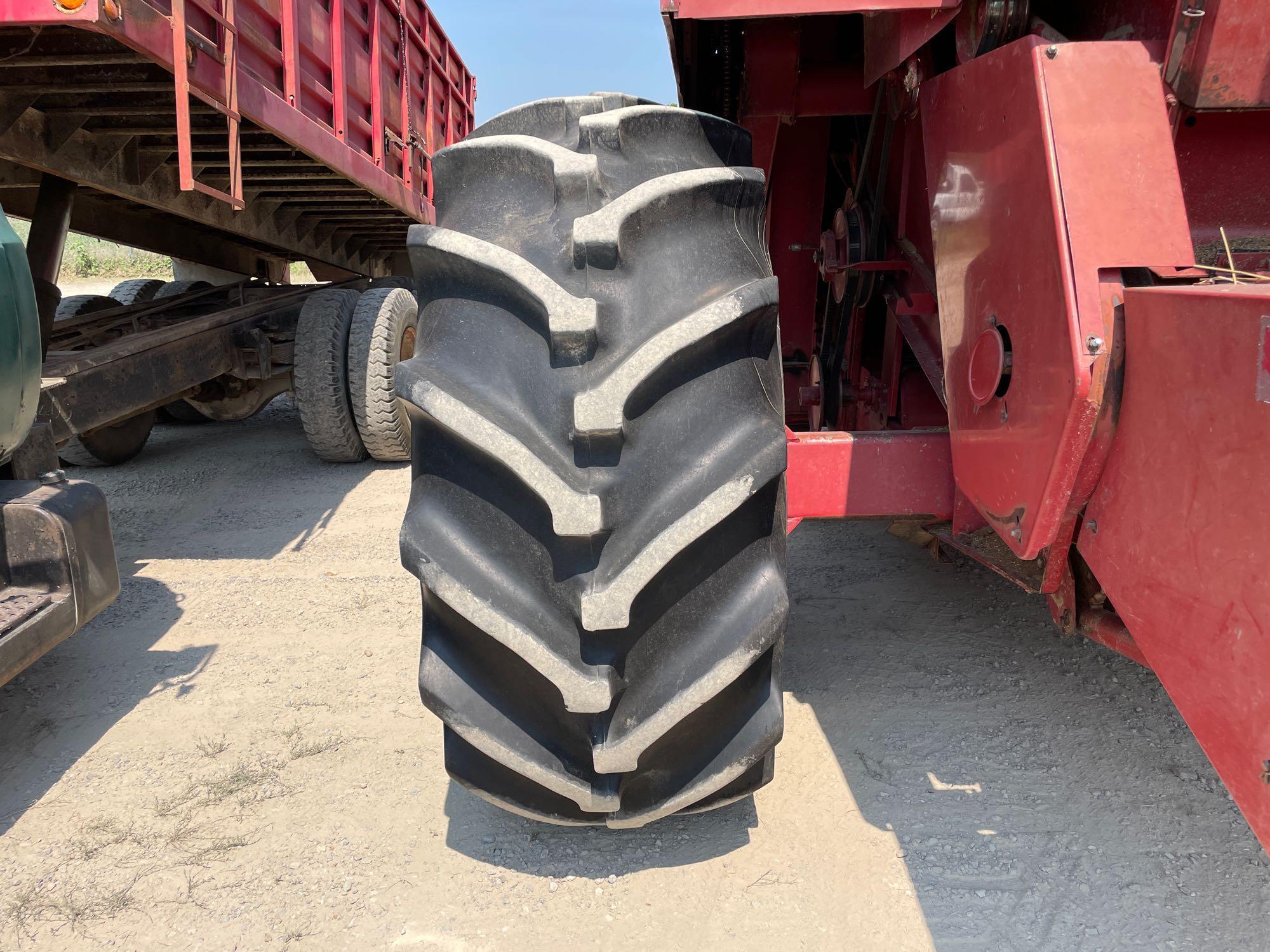 1688 CASE IH COMBINE