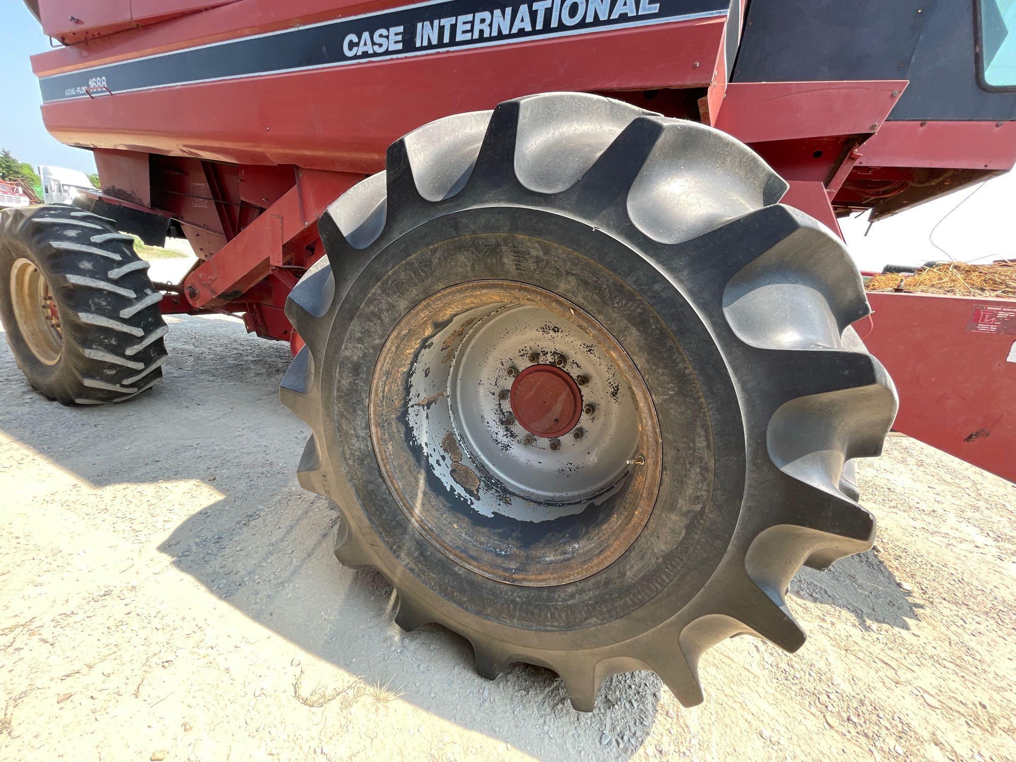 1688 CASE IH COMBINE