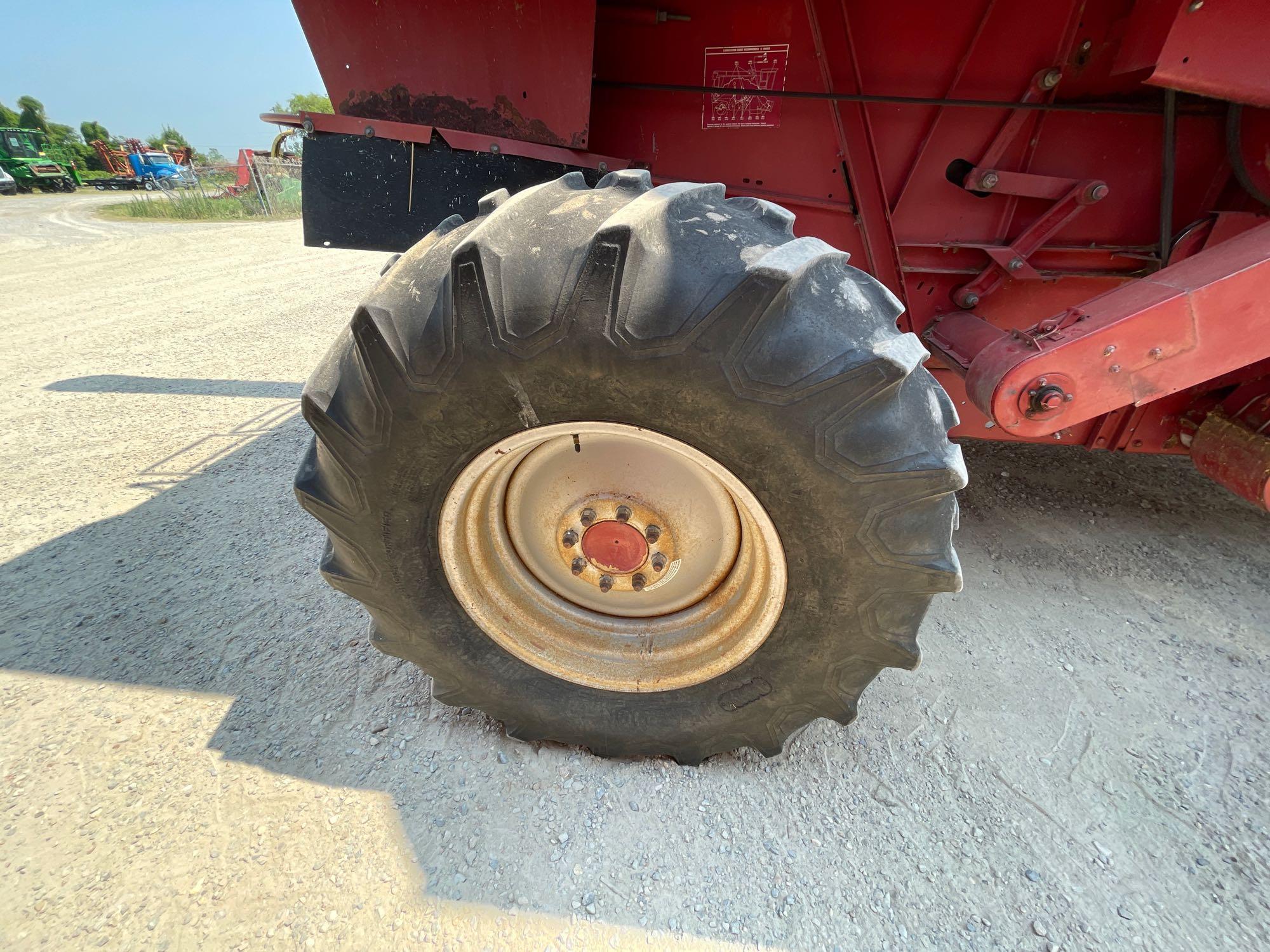 1688 CASE IH COMBINE