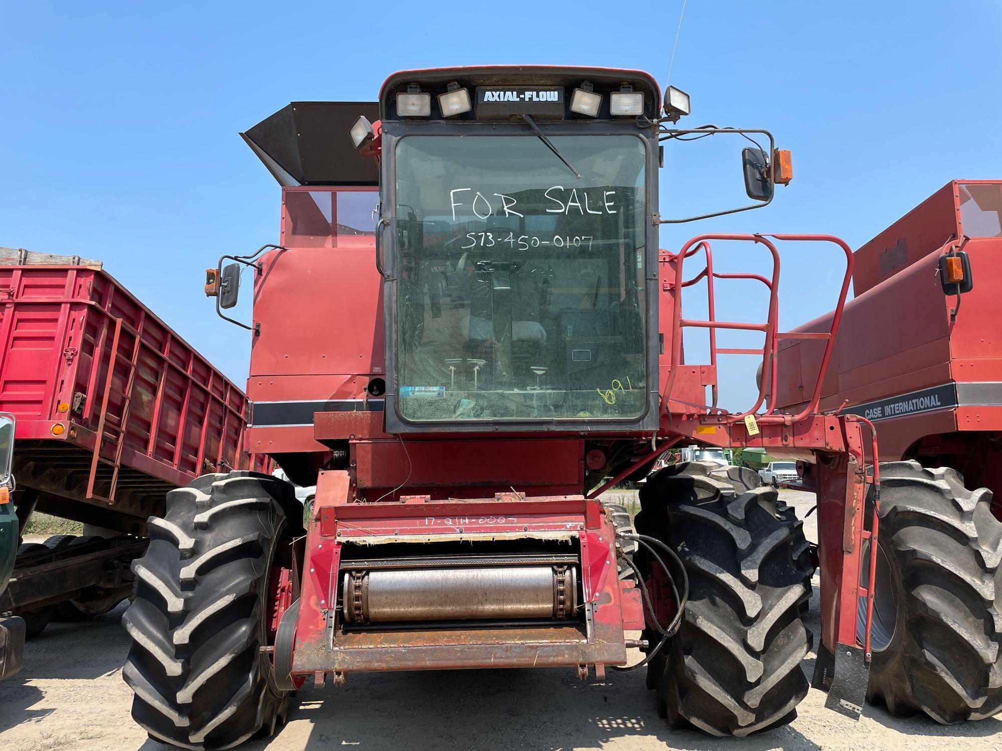 1688 CASE IH COMBINE