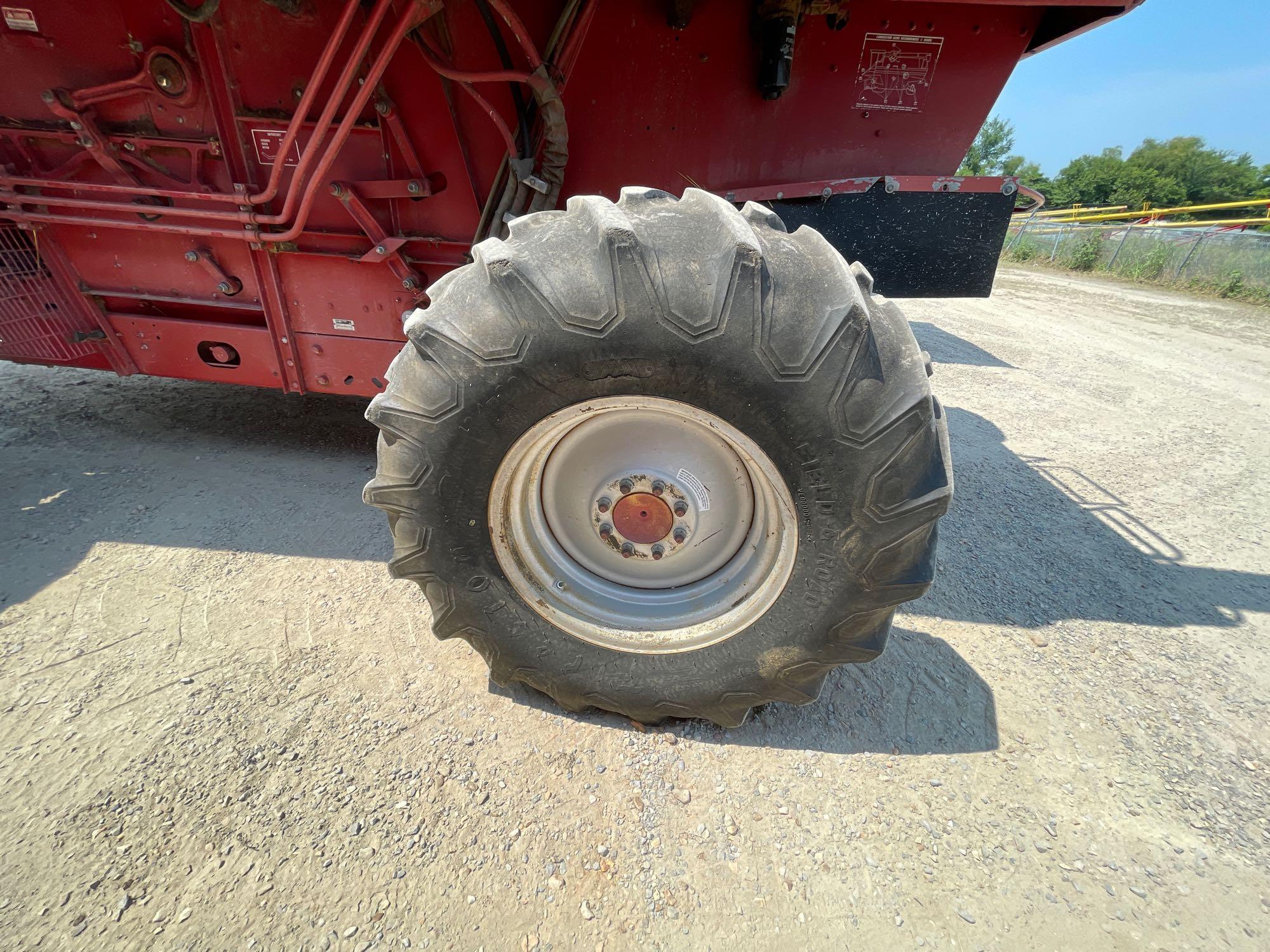 1688 CASE IH COMBINE