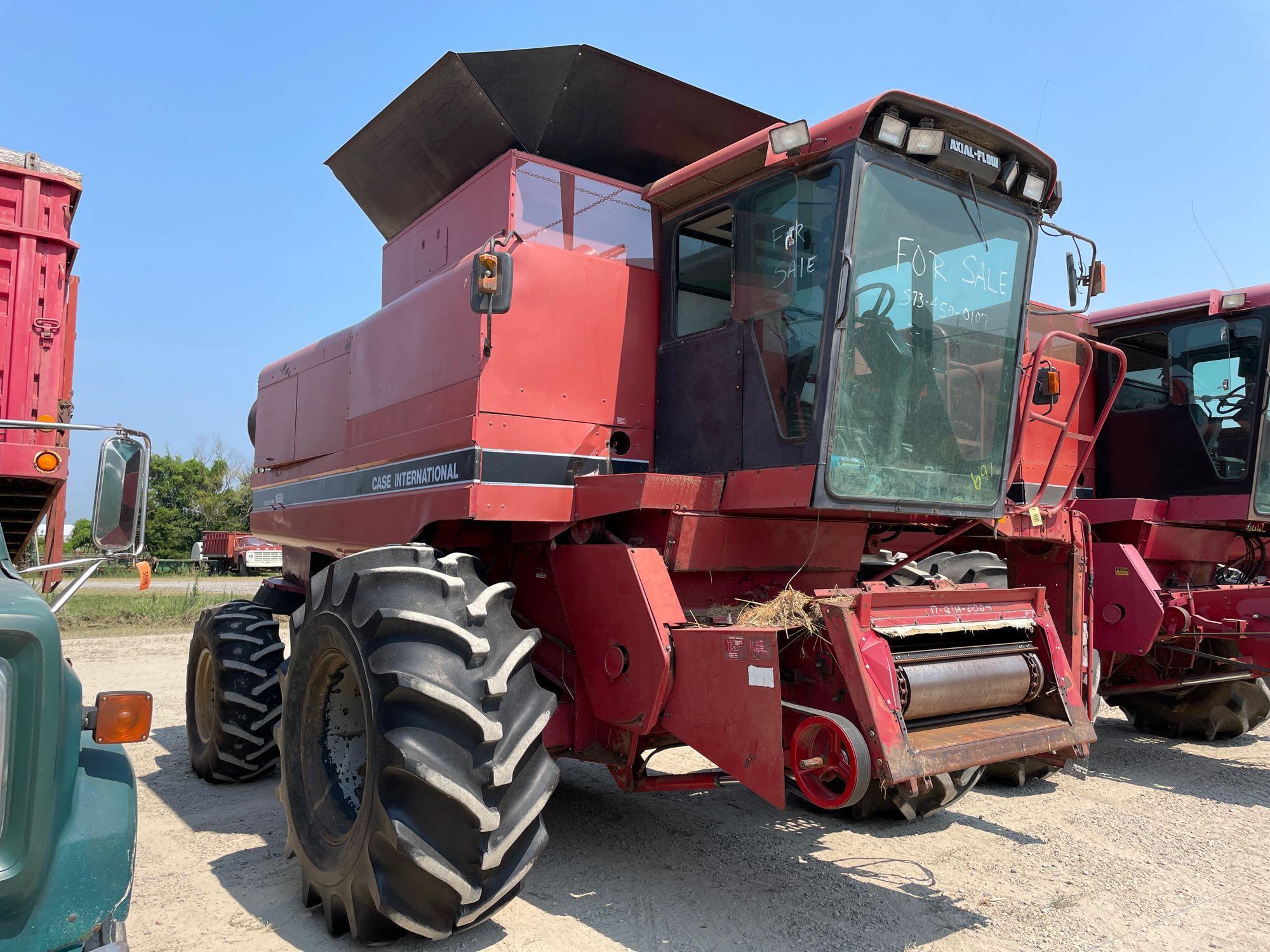 1688 CASE IH COMBINE