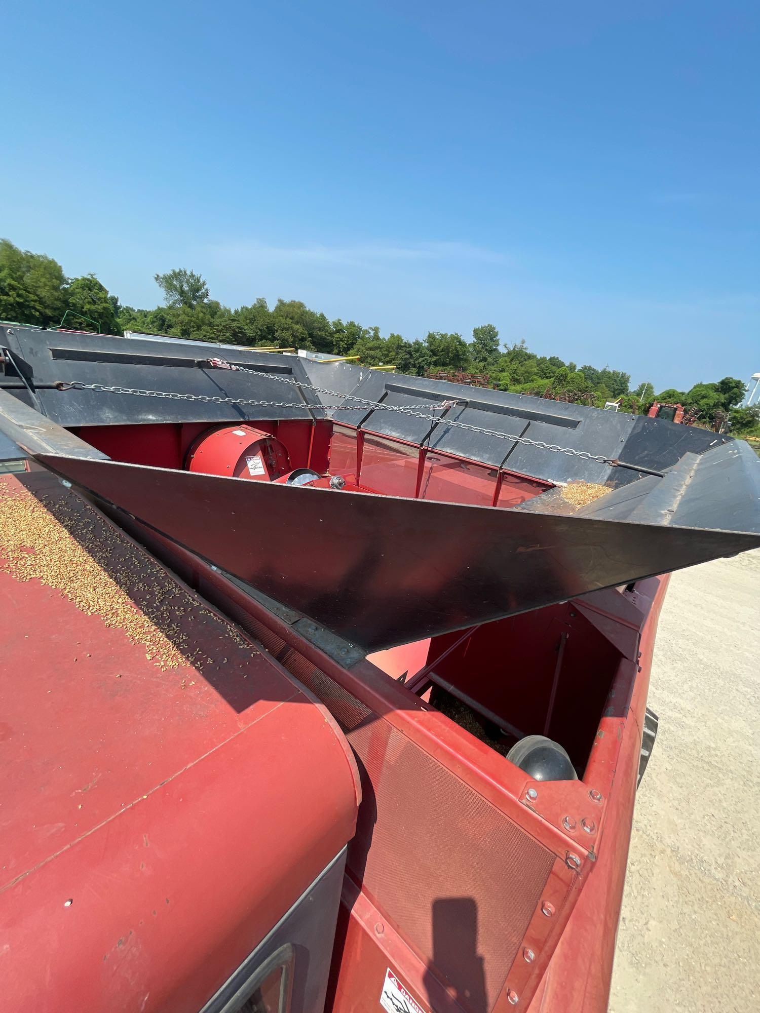 1688 CASE IH COMBINE
