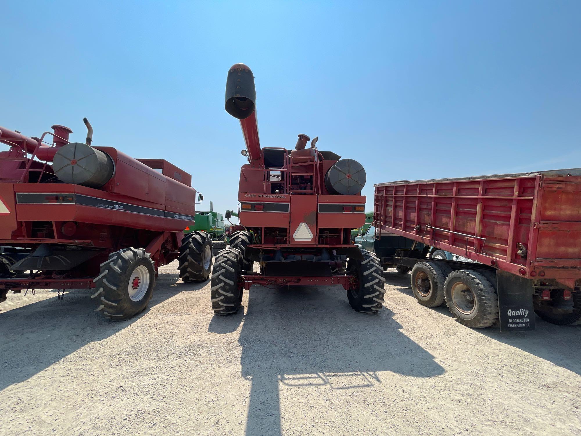 1688 CASE IH COMBINE