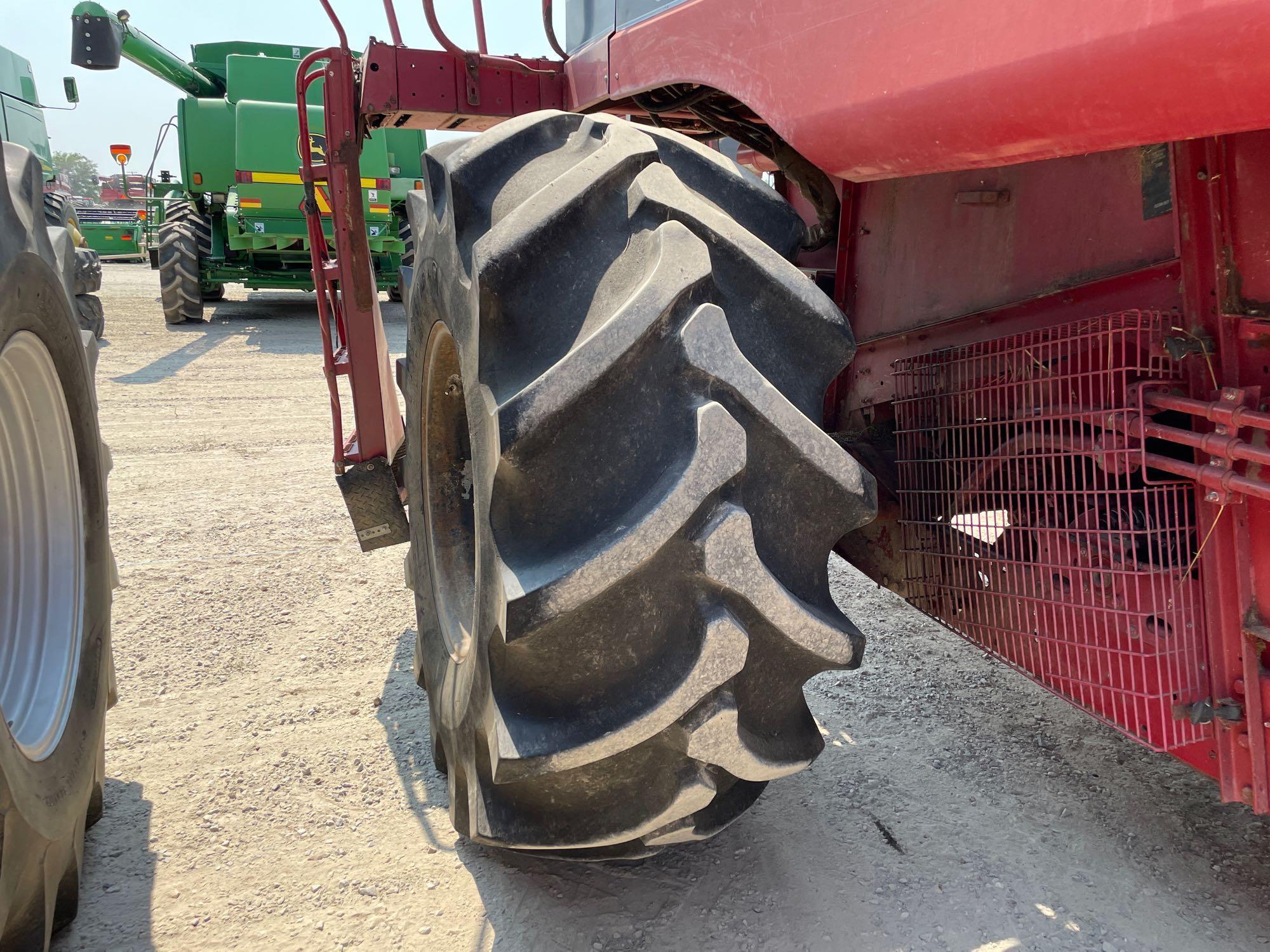 1688 CASE IH COMBINE