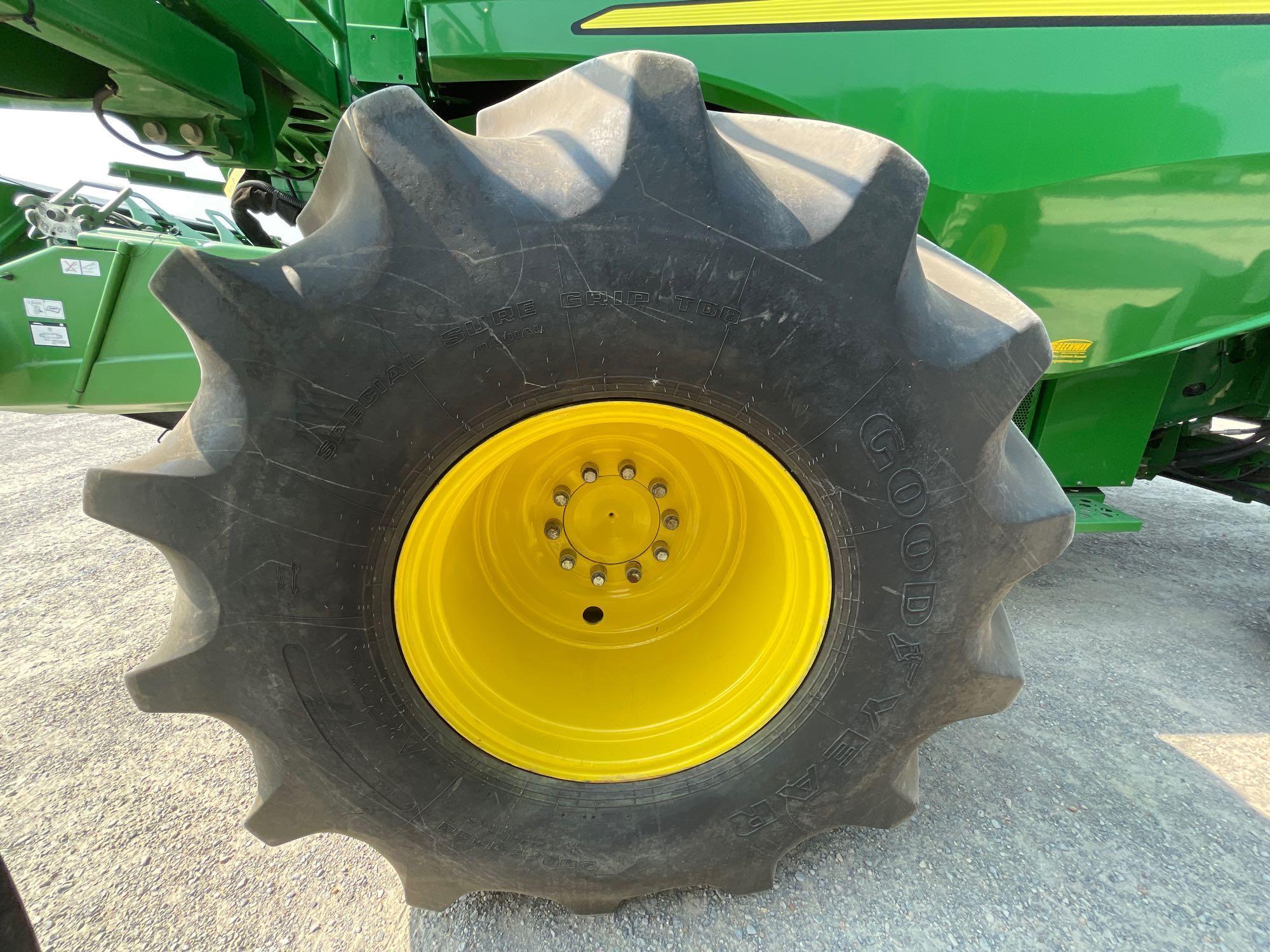 S680 JOHN DEERE COMBINE, 2014 YR.