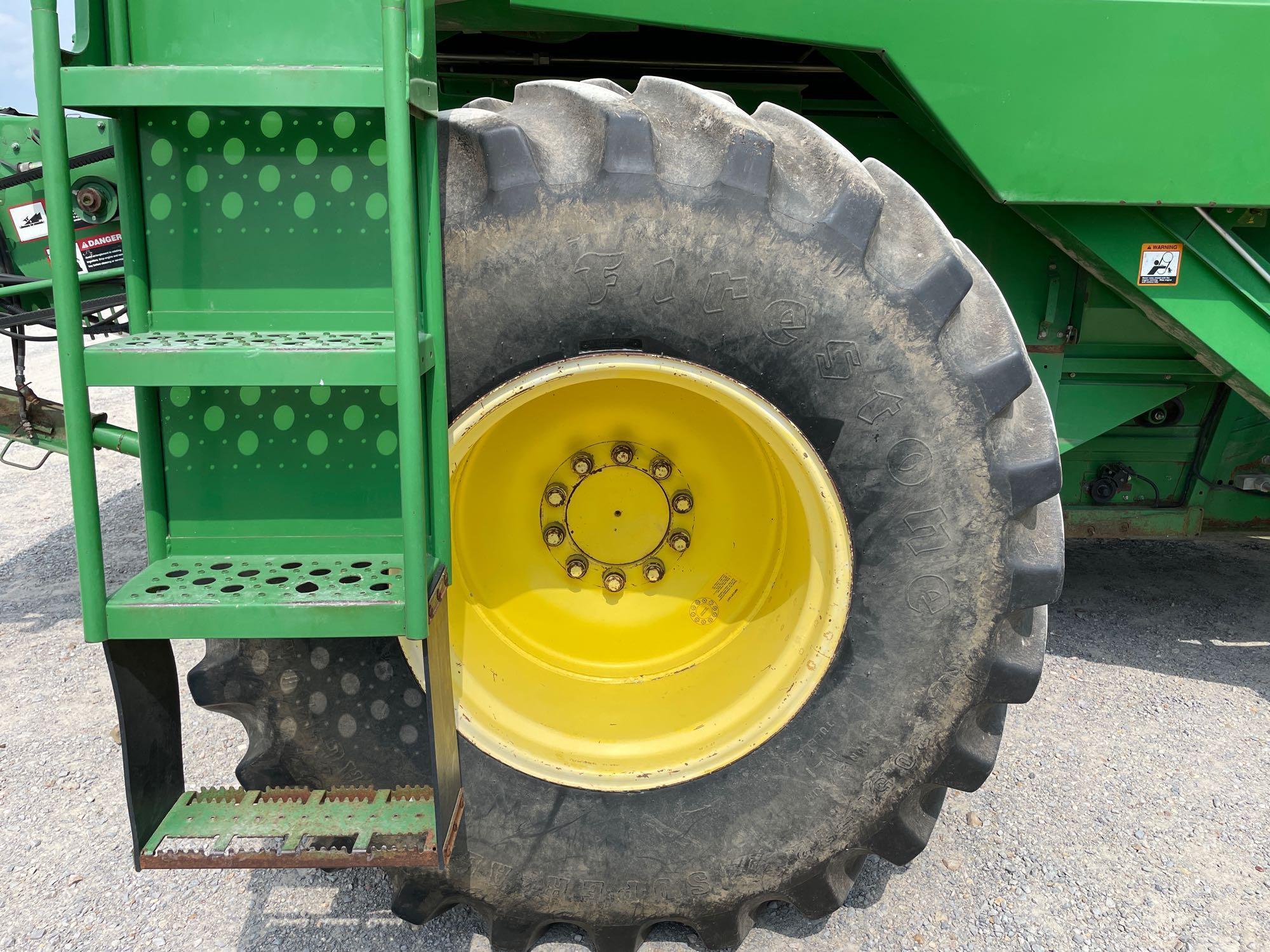 9510 JOHN DEERE COMBINE, 1997 YR.